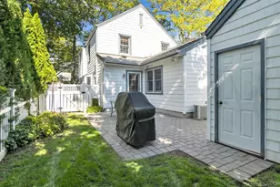 35 Carlton St, Malverne, NY 11565 - Photo 6
