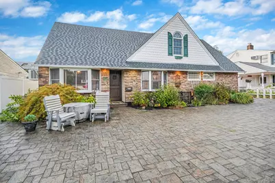 246 Blacksmith Road, Levittown, NY 11756 - Photo 2