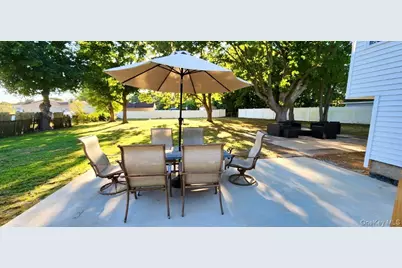 566 Locust Avenue, Oakdale, NY 11769 - Photo 28