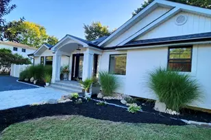 566 Locust Ave, Oakdale, NY 11769 - Photo 2