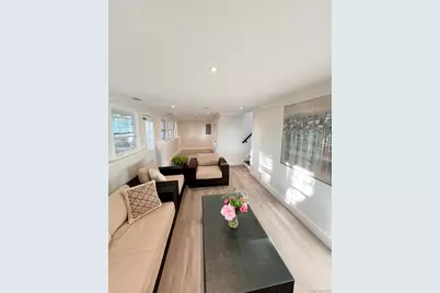 566 Locust Avenue, Oakdale, NY 11769 - Photo 20