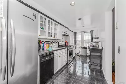 3212 Fish Avenue, Bronx, NY 10469 - Photo 4