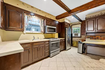 145 Cornwell Avenue, Valley Stream, NY 11580 - Photo 8