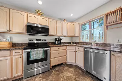 166 Swan Lane, Levittown, NY 11756 - Photo 4