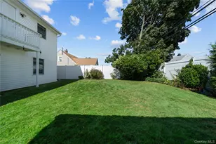 166 Swan Ln, Levittown, NY 11756 - Photo 36