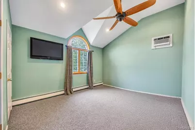 63 Silver Lane, Levittown, NY 11756 - Photo 16