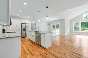 7 Bear Hollow Ln, Hyde Park, NY 12538 - Photo 2