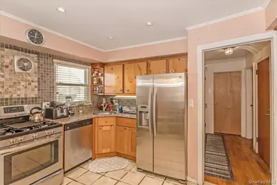 305 Crowell Street, Hempstead, NY 11550 - Photo 8