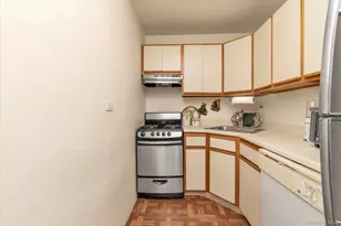 6120 Grand Central Pkwy, Forest Hills, NY 11375 - Photo 8