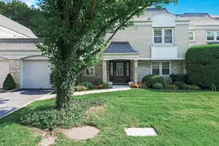 15 Fairway Cir S, Manhasset, NY 11030 - Photo 2