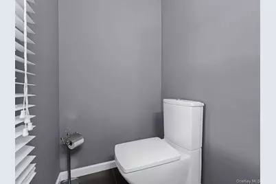 15 Fairway Circle S #15, Manhasset, NY 11030 - Photo 8