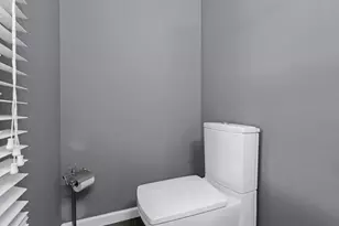 15 Fairway Cir S, Manhasset, NY 11030 - Photo 8