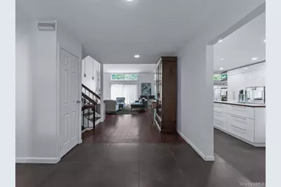 15 Fairway Circle S #15, Manhasset, NY 11030 - Photo 6