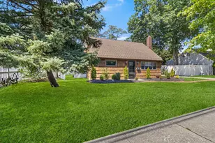 146 E Carmans Rd, East Farmingdale, NY 11735 - Photo 2