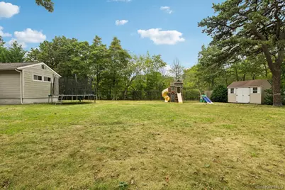 111 Berry Street, Lindenhurst, NY 11757 - Photo 16