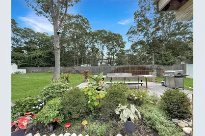 8 Westerly Court, Hampton Bays, NY 11946 - Photo 6