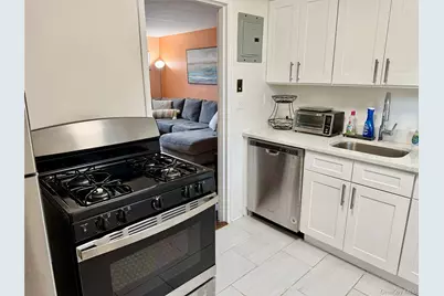 560 Tuckahoe Road #1B, Yonkers, NY 10710 - Photo 6