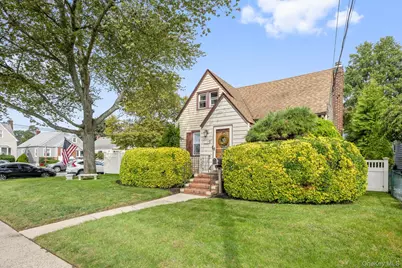 1134 Rosegold Street, Franklin Square, NY 11010 - Photo 4