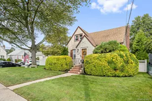 1134 Rosegold St, Franklin Square, NY 11010 - Photo 4