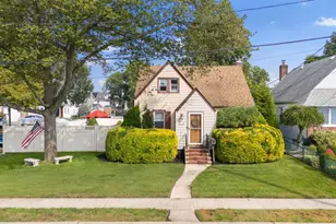 1134 Rosegold St, Franklin Square, NY 11010 - Photo 6