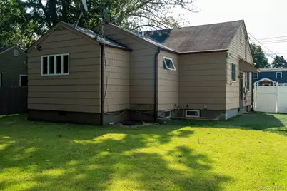 11 McGowan Lane, Central Islip, NY 11722 - Photo 4