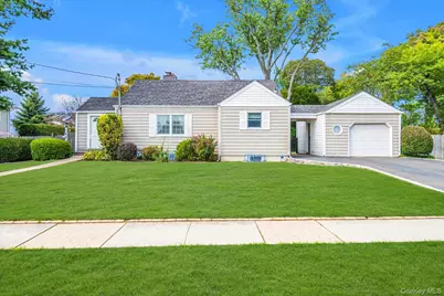 91 7th Street, Hicksville, NY 11801 - Photo 2