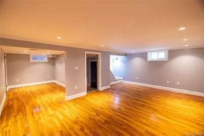 1035 Wool Avenue, Franklin Square, NY 11010 - Photo 14