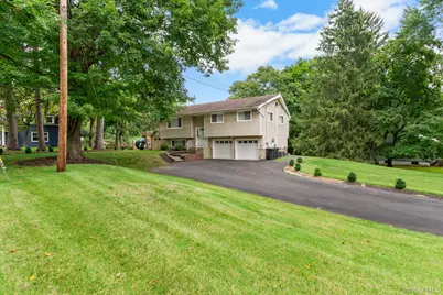 1 Phillips Drive, Airmont, NY 10901 - Photo 2