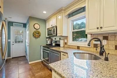 8 Beaumont Lane, Lake Grove, NY 11755 - Photo 16