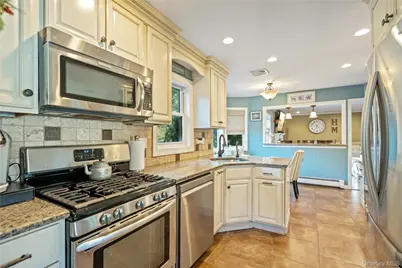 8 Beaumont Lane, Lake Grove, NY 11755 - Photo 14