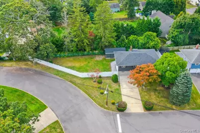 22 Brian Drive, East Islip, NY 11730 - Photo 2