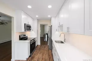 22 Brian Dr, East Islip, NY 11730 - Photo 10