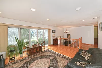 105 Roxton Road, Plainview, NY 11803 - Photo 6