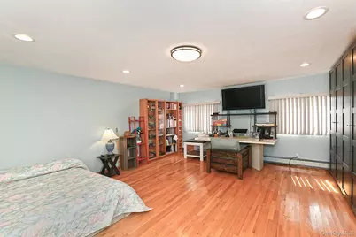 105 Roxton Road, Plainview, NY 11803 - Photo 16