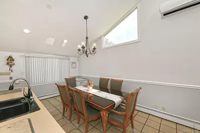 105 Roxton Road, Plainview, NY 11803 - Photo 8