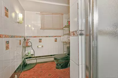 105 Roxton Road, Plainview, NY 11803 - Photo 22