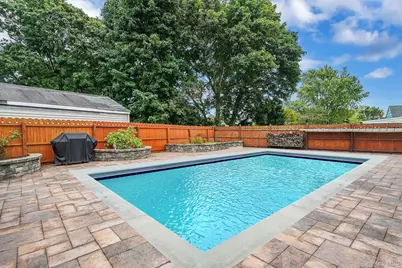 14 Garden Court, Bay Shore, NY 11706 - Photo 8