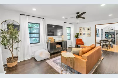 172 Lincoln Avenue, Sayville, NY 11782 - Photo 4