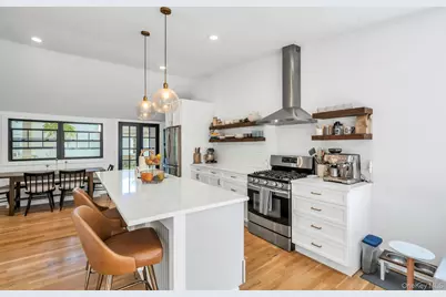 172 Lincoln Avenue, Sayville, NY 11782 - Photo 10