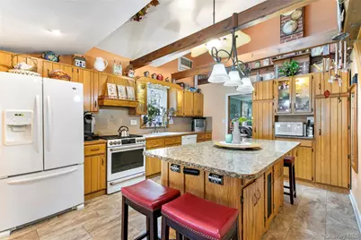 22 3rd Avenue, Central Islip, NY 11722 - Photo 4