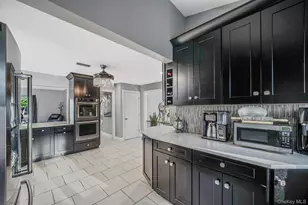 11 Susan Ct, Deer Park, NY 11729 - Photo 10