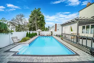 11 Susan Ct, Deer Park, NY 11729 - Photo 4