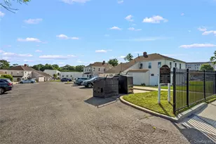 200 Lowndes Ave, Huntington, NY 11746 - Photo 4