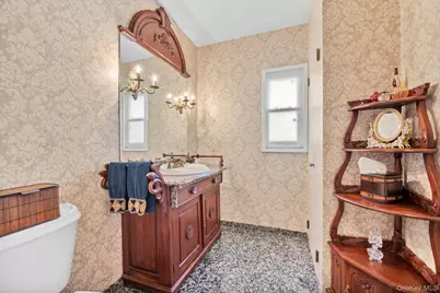 36 Somerset Drive S, Great Neck, NY 11020 - Photo 18