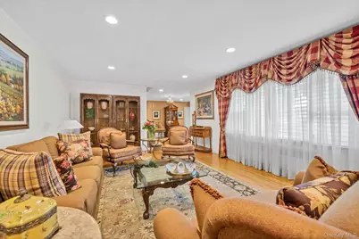 36 Somerset Drive S, Great Neck, NY 11020 - Photo 8