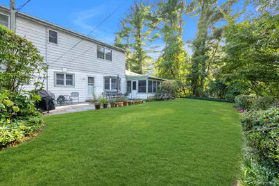 36 Somerset Drive S, Great Neck, NY 11020 - Photo 28