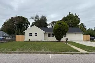 37 E Maple St, Central Islip, NY 11722 - Photo 2