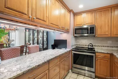 283 Horseshoe Circle, Ossining, NY 10562 - Photo 4