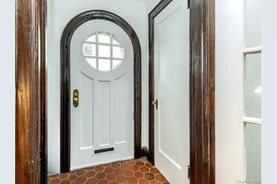 6 4th Road, Great Neck, NY 11021 - Photo 4