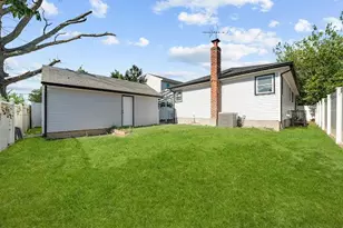 9 Grayston St, Westbury, NY 11590 - Photo 24